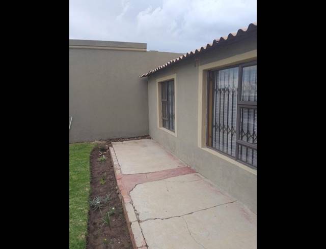 5 BEDROOM HOUSE FOR SALE IN KWA THEMA